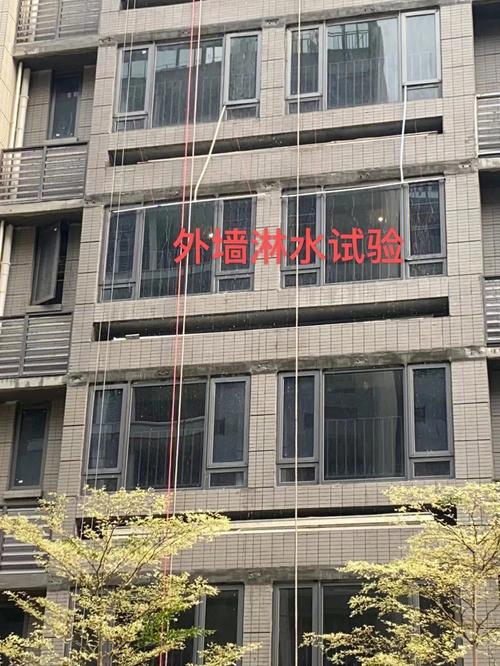 城樓工序之余，精益求精 隨手記錄裝配中的樓市時代烙印
